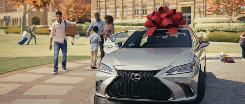Illustration for article titled King Size Bows Make a King Size Impression on Lexus Buyers